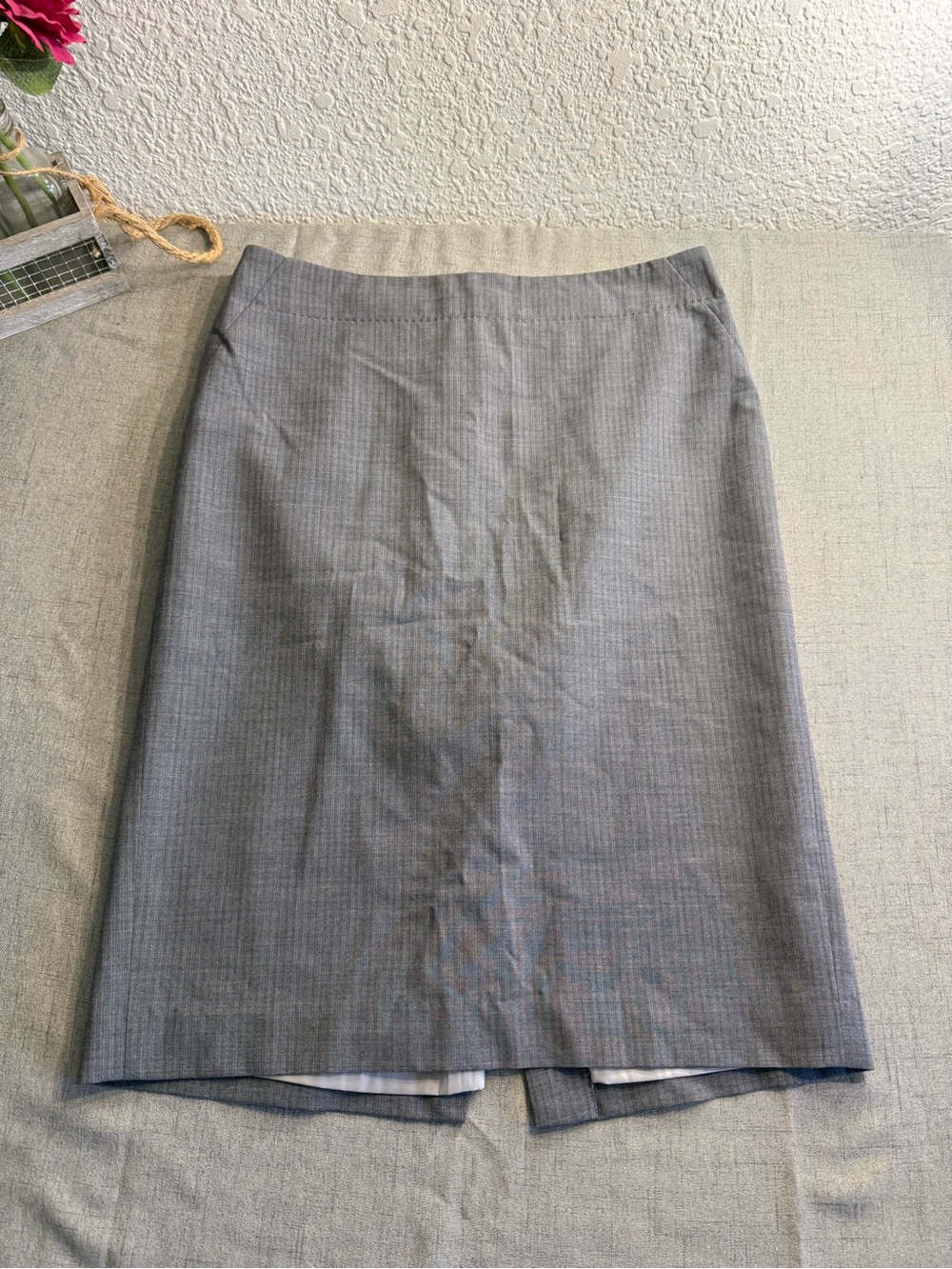 Banana Republic Women's Grey Wool Blend  Pencil Skirt, Size 6 Knee length
